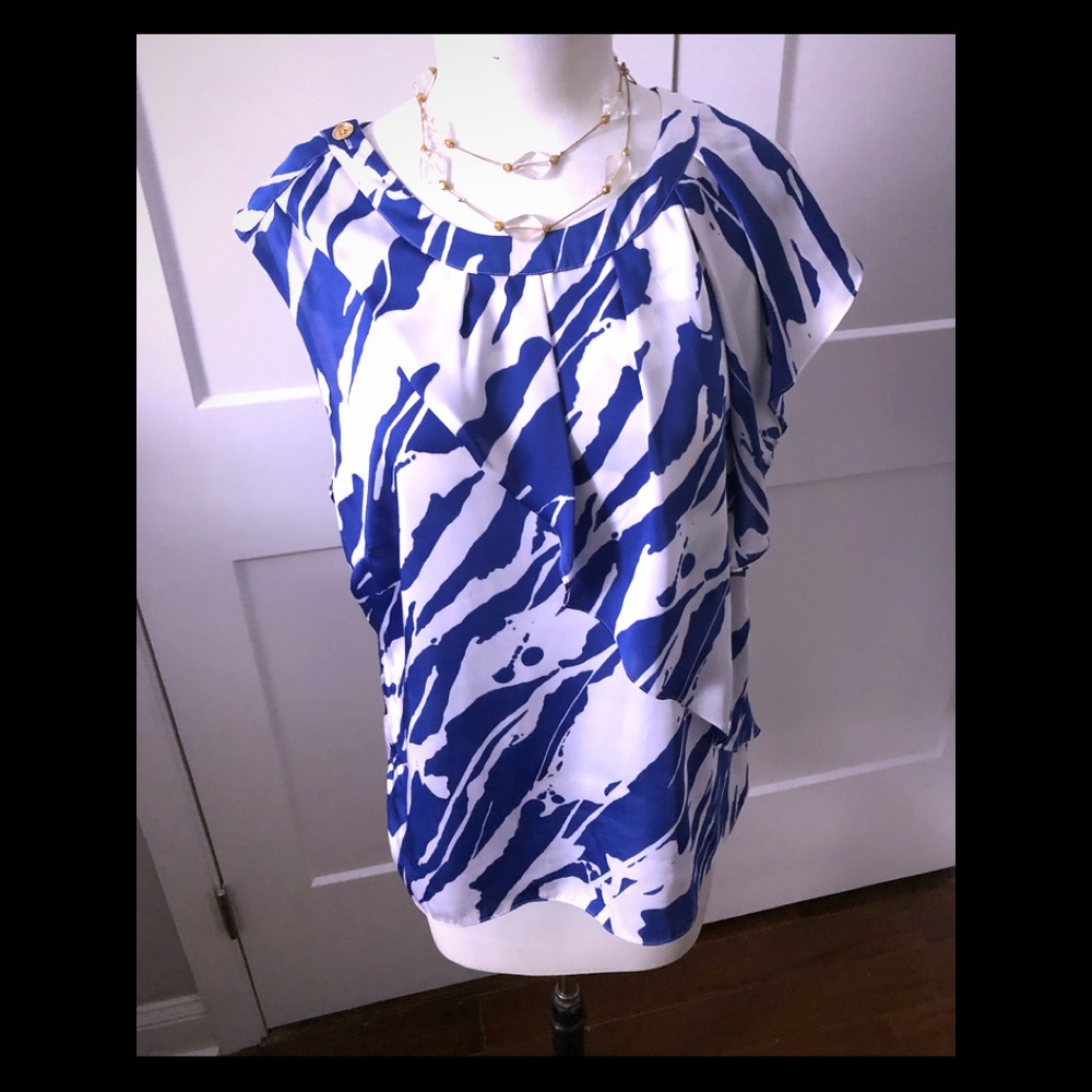 Michael by Michael Kors 1 sleeved shirt.